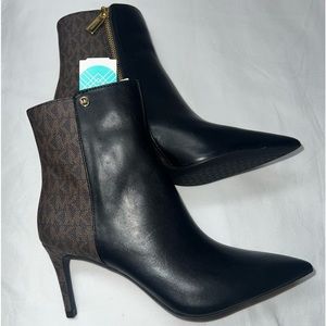 Brand New Michael Kors Women's Dorothy,  Flex Mid Bootie Black Leather Sz 6 Logo